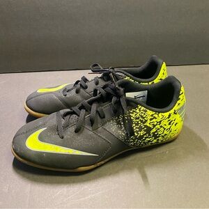 Nike Indoor Soccer Green Black Shoes Size 6Y Used